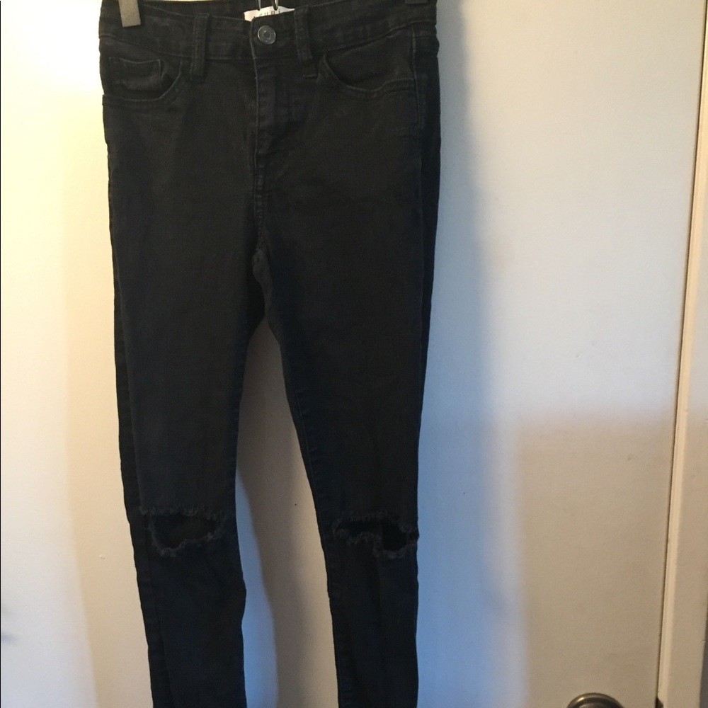 black distressed super skinny jeans